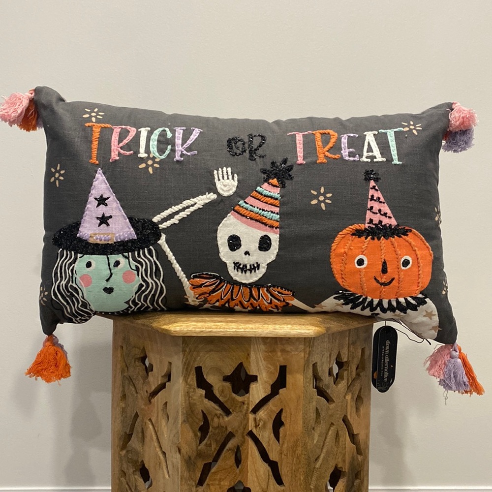 TIK TOK HALLOWEEN RARE FEELIN’ SPOOKY SEQUINED PARTY HAT TRICK OR TREAT